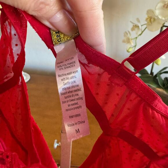 Sold at Fredrick's Just Sexy Lingerie Red Sheer Lace Negligee Size M Never Worn - Picture 5 of 7